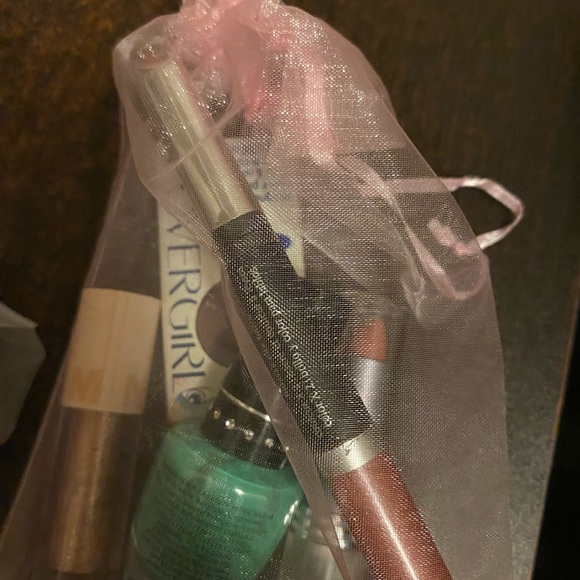 Make Up bundle! - Picture 2 of 2